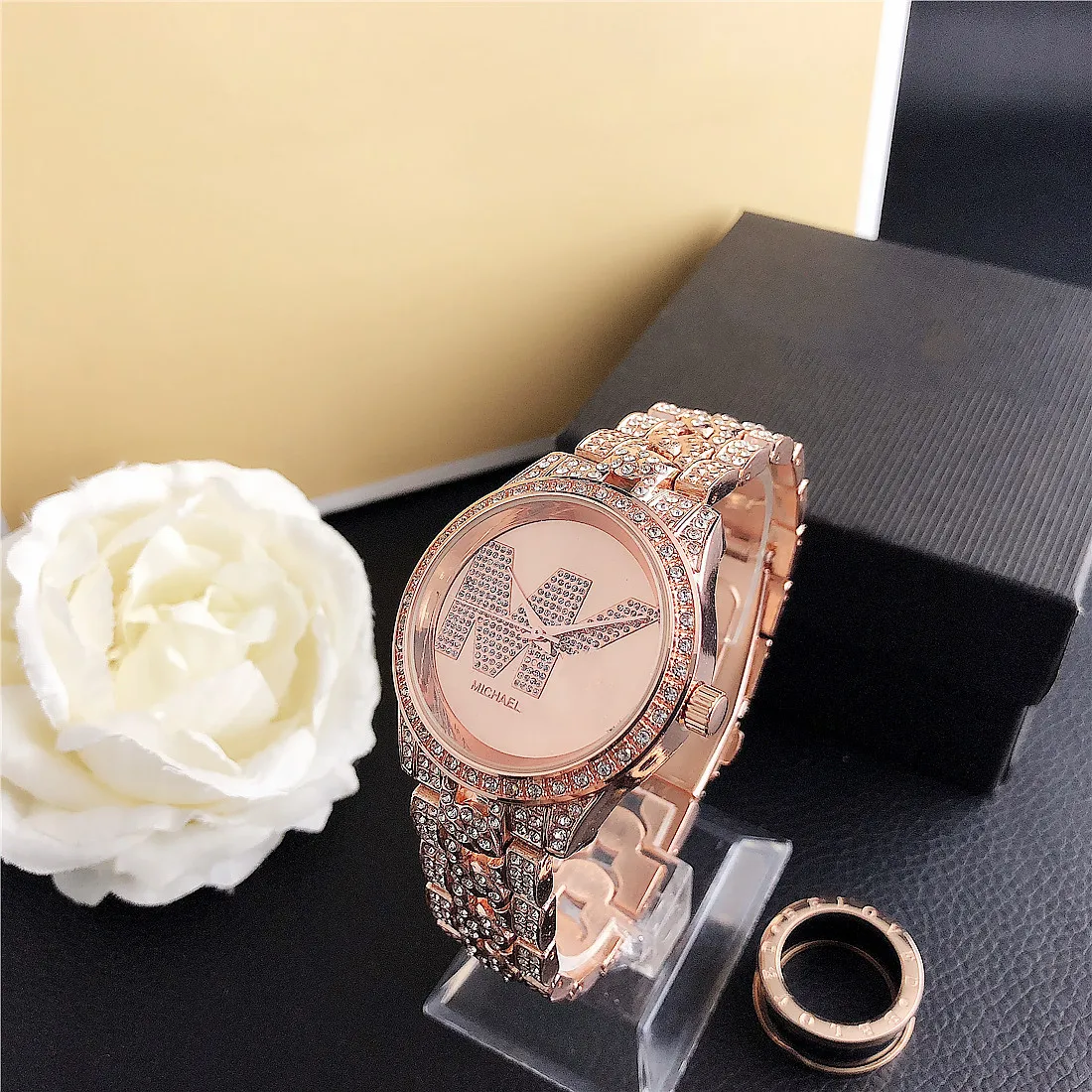 

2021 fashion trend quartz watch ladies fast shipping luxury brand ladies watch with frame 7095ZM