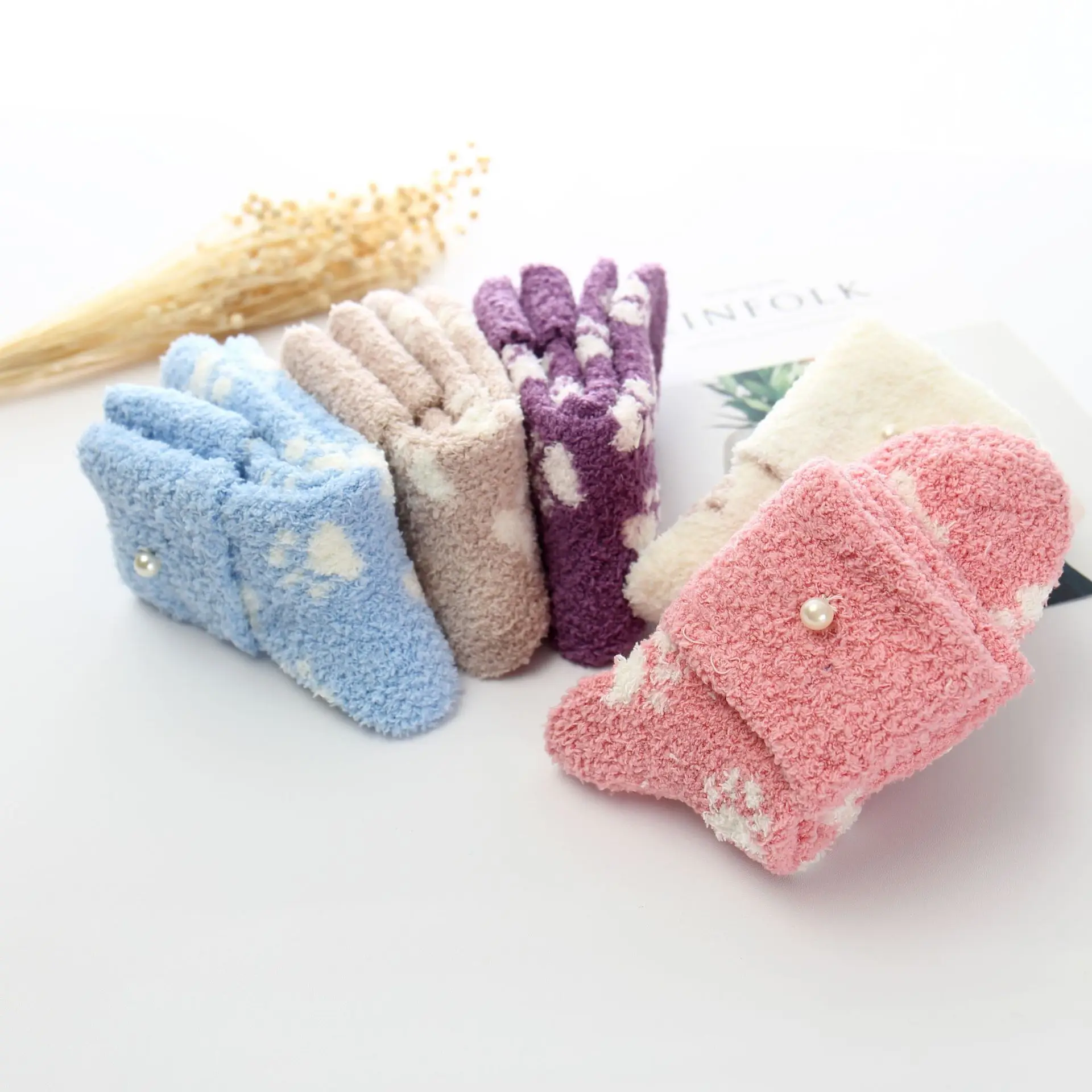 

New high quality women's socks fashion pearl Dog Print soft breathable home coral velvet ankle socks, Custom color