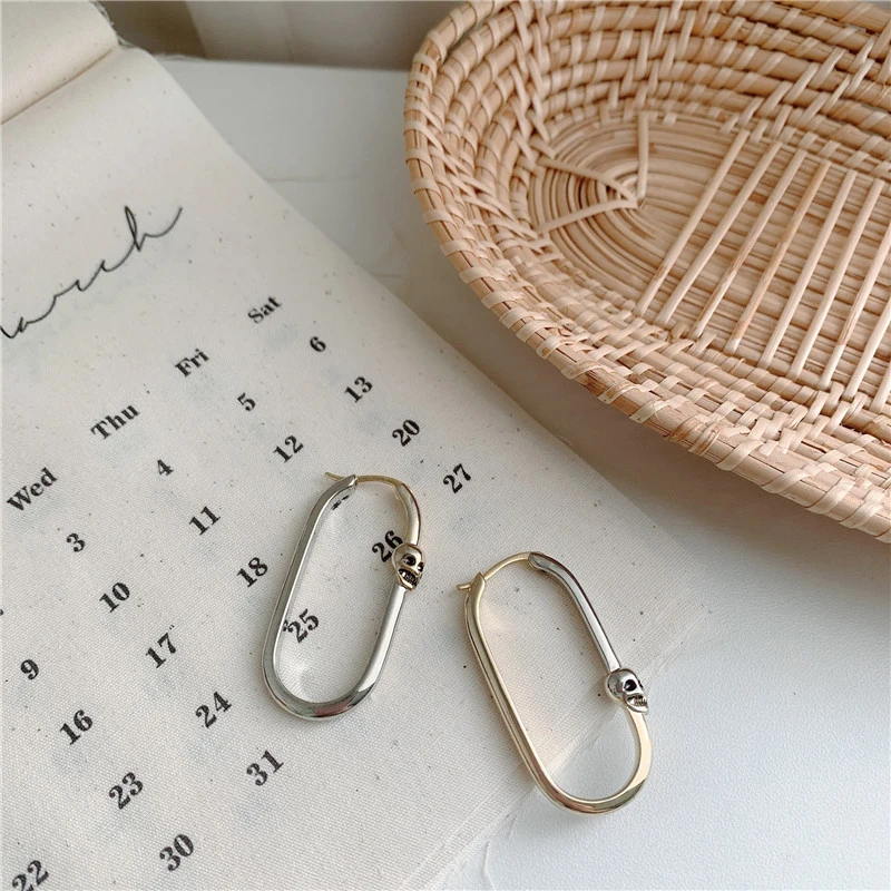 

New Trendy Geometric Double Color Matching Oval-Shaped Hoop Earring Unique Skull Decoration Woemn Party Jewelry