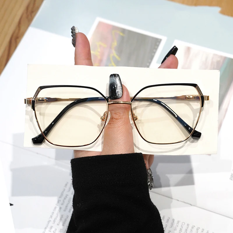 2024 Chic Women Blue Ray Blocking Glasses Classic Metal Ultralight Square Pink Eyeglasses Eye Protection Computer Eyewear Men