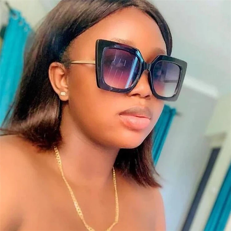 

Luxury Retro 2021 Sun Glasses Elegant Fashion Oversized Designer Shades Women Pearl Sunglasses For Ladies, Custom colors