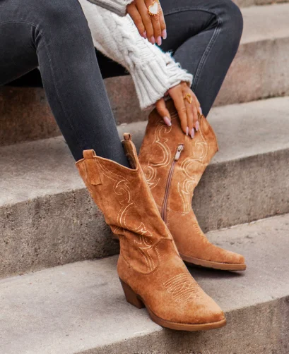 

Classic Vintage Style Women Winter Boots Pointed Toe Embroidered Flat Low Tube Zipper Western Cowboy Ladies Boots Women Boots