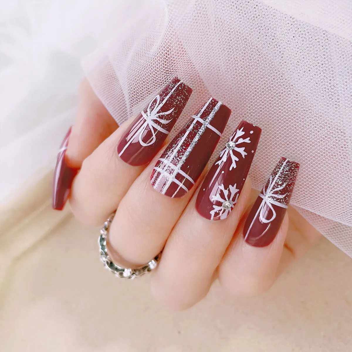 

2021 Hot Sale Professional False Nails Nail Art Beauty fakenail Christmas Snow Flakes Decoration Artificial Fingernails