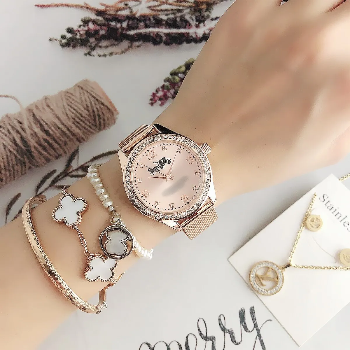 Gold Brand Wristwatch Wristwat