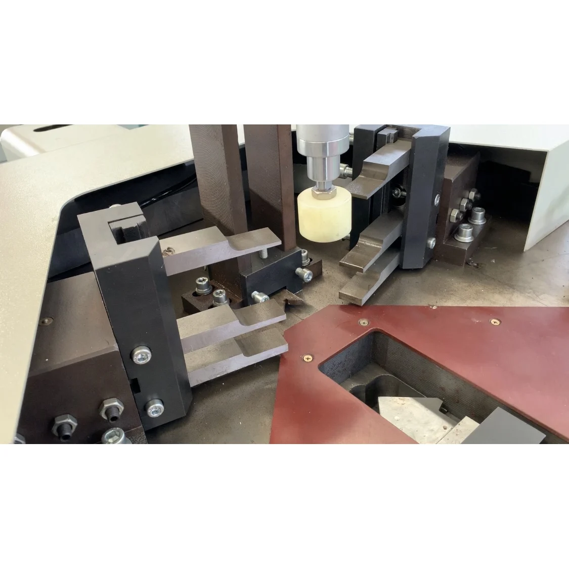 
Aluminum Windows Corner Crimping Machine 