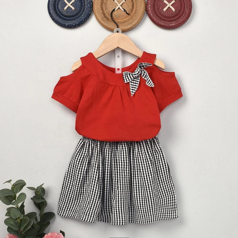 

B51915A Little girls fashion new off shoulder t-shirt with plaid skirt, Show