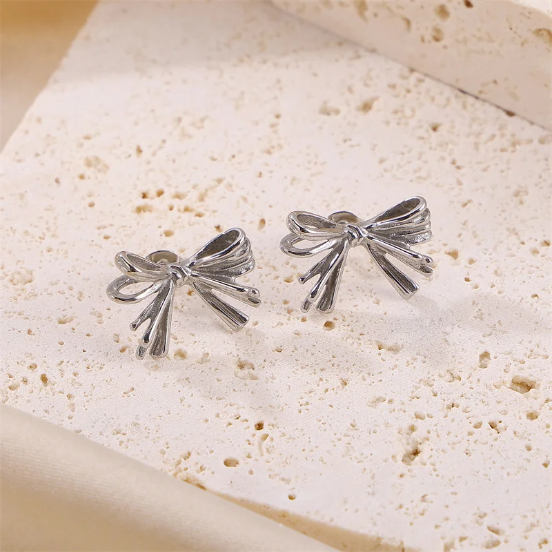 

Fashion Retro Stud Earrings Simple Alloy Bow Knot Earrings Vintage female French niche design style high-grade earring