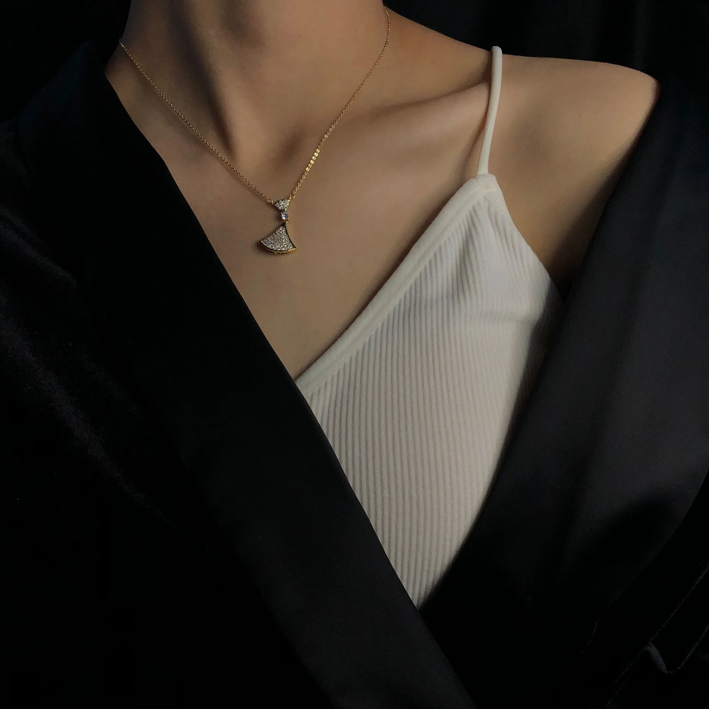 

Drop Shipping Hot Sale Trendy Gold Plated Hollow Ring Necklace Key Pendant Custom Necklace For Women