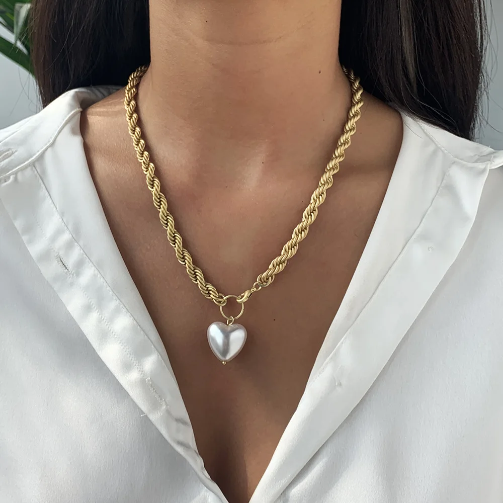 

Vintage Retro Gold Plated Chunky Twisted Chain Heart Necklace Love Heart Pendant Baroque Pearl Necklace For Women