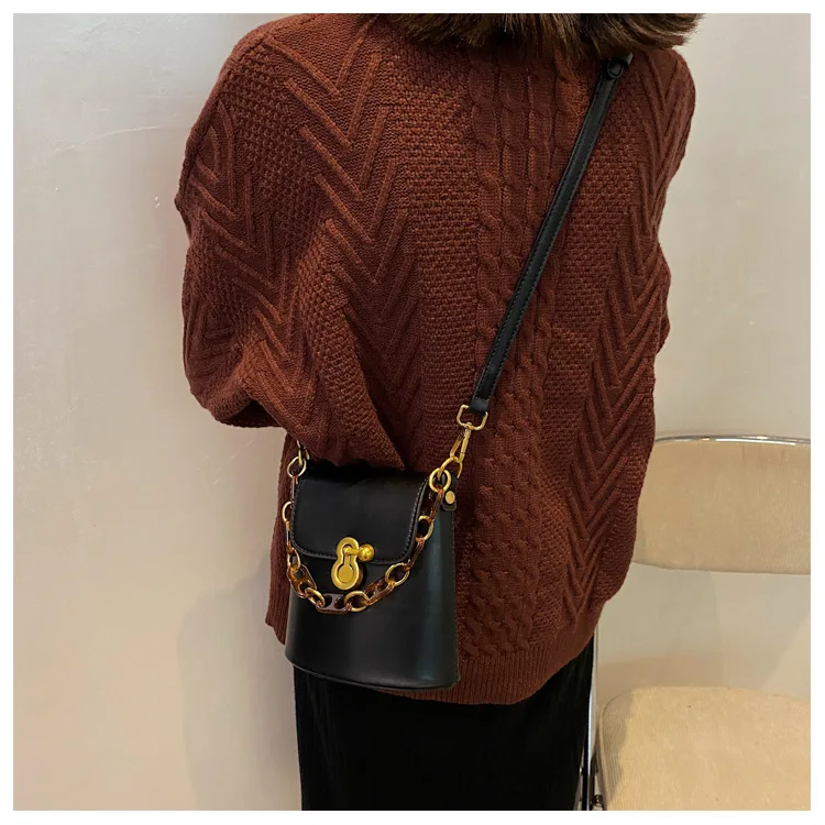 

2021 New PU material retro button chain single shoulder bag girls shopping wallet and phone handbags, 4 colors