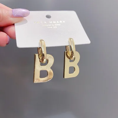 

Korean cool trend hot style metal letter B high quality copper earrings, As pic