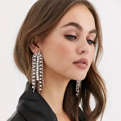

European and American brand earrings of the same style, fashionable pearl rhinestone claw chain pendants, romantic wedding