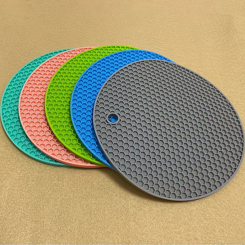 

Free Sample Eco-friendly Non-slip Kitchen Tool Heat Insulation Pad Anti-scalding Round Silicone Mats & Pads Heat Protection 75g