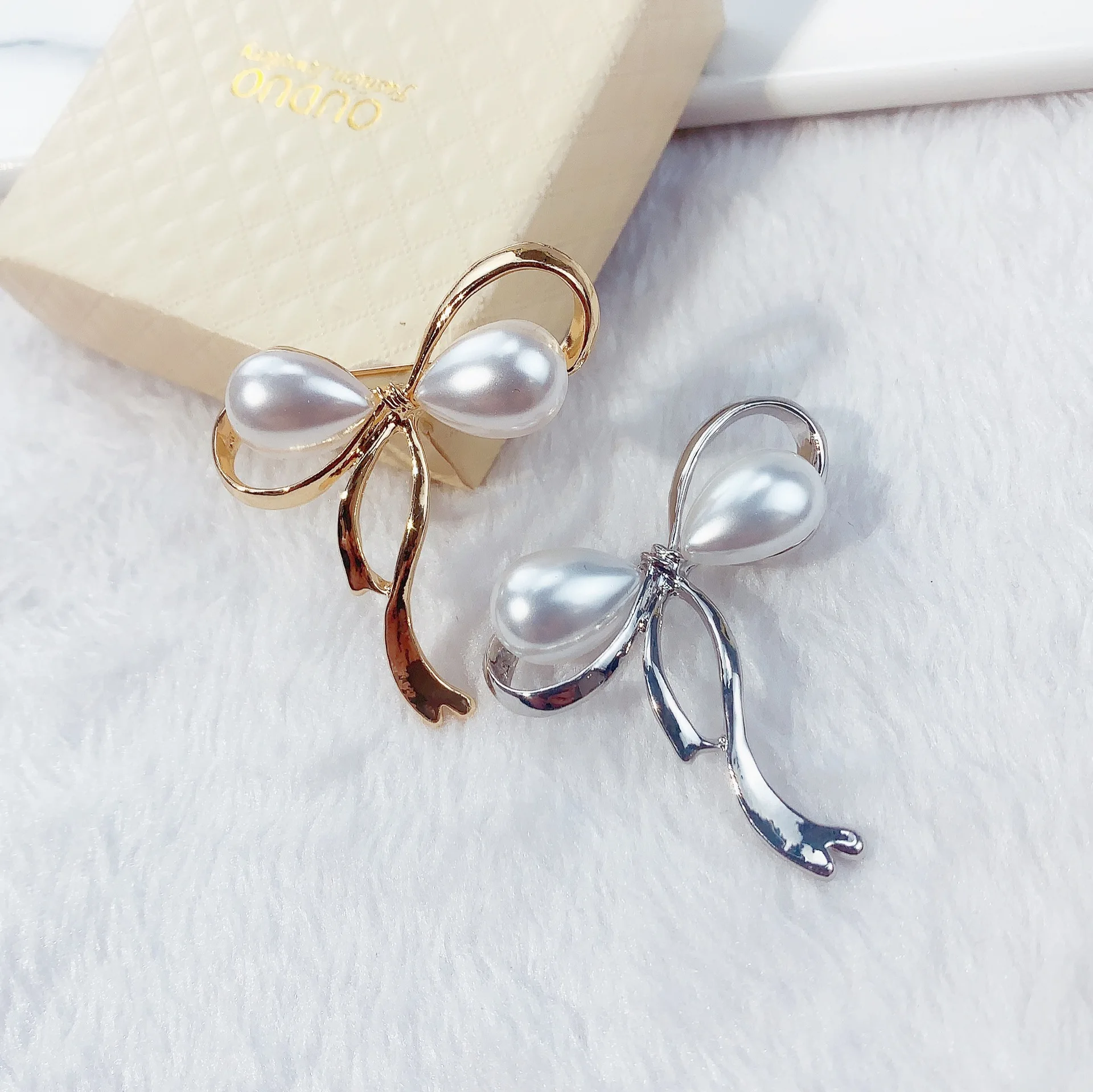 

Fashion Bow Knot Brooch Women's Clothing Simple Jewelry Accessories New Pearl Alloy Bowknot Boutonniere Corsage