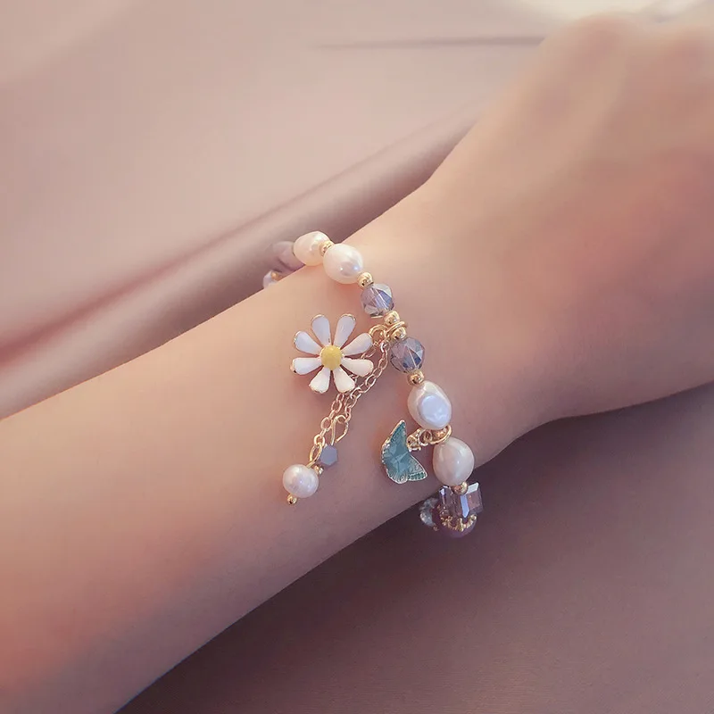 

2021 New Daisy Flower Butterfly Natural Freshwater Pearls Crystal Beaded Bracelets for Women Fashion Jewelry Accessories, Picture shows