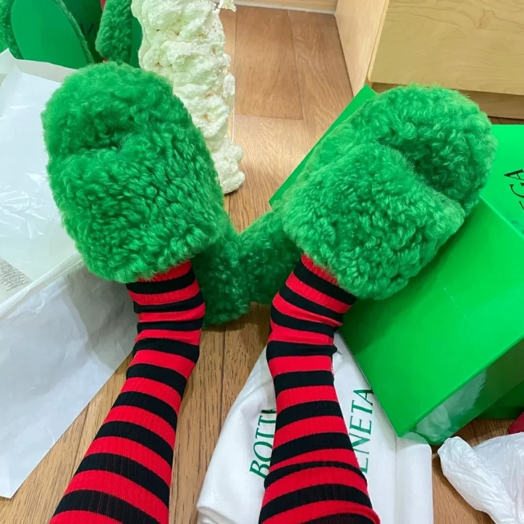 

New arrival women slippers plush fur sandals slides solid color winter outdoor flip flops for women