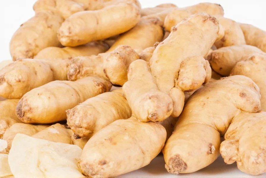 Visual comparison of fresh ginger versus spoiled ginger showing color changes and mold growth