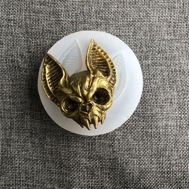 

H008 Crystal diy jewelry shiny Bat skull head silicone molds, White