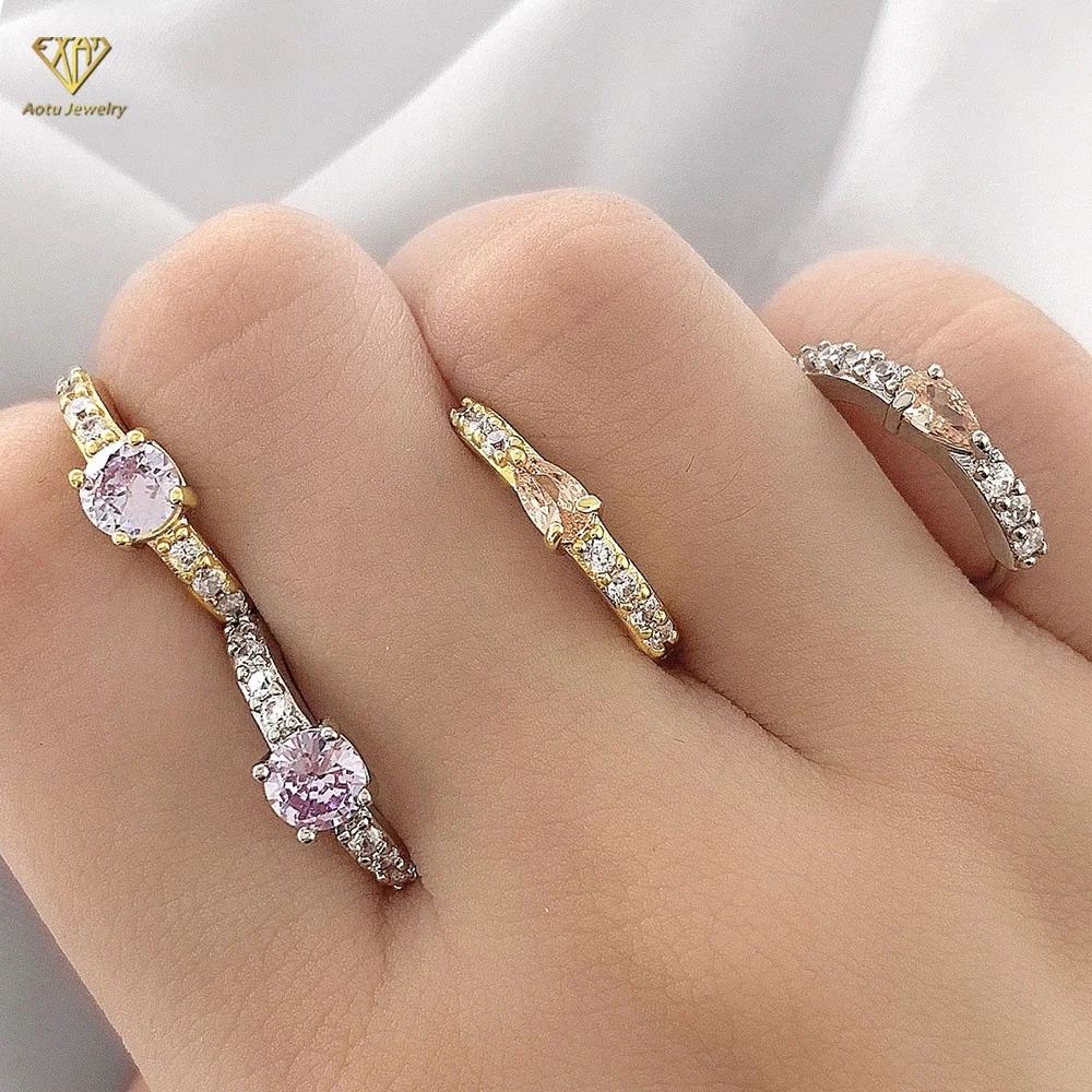 

Wholesale Factory Price 18K Gold Plated Huggies Aretes Iced Out Square Diamond Hoops Earrings