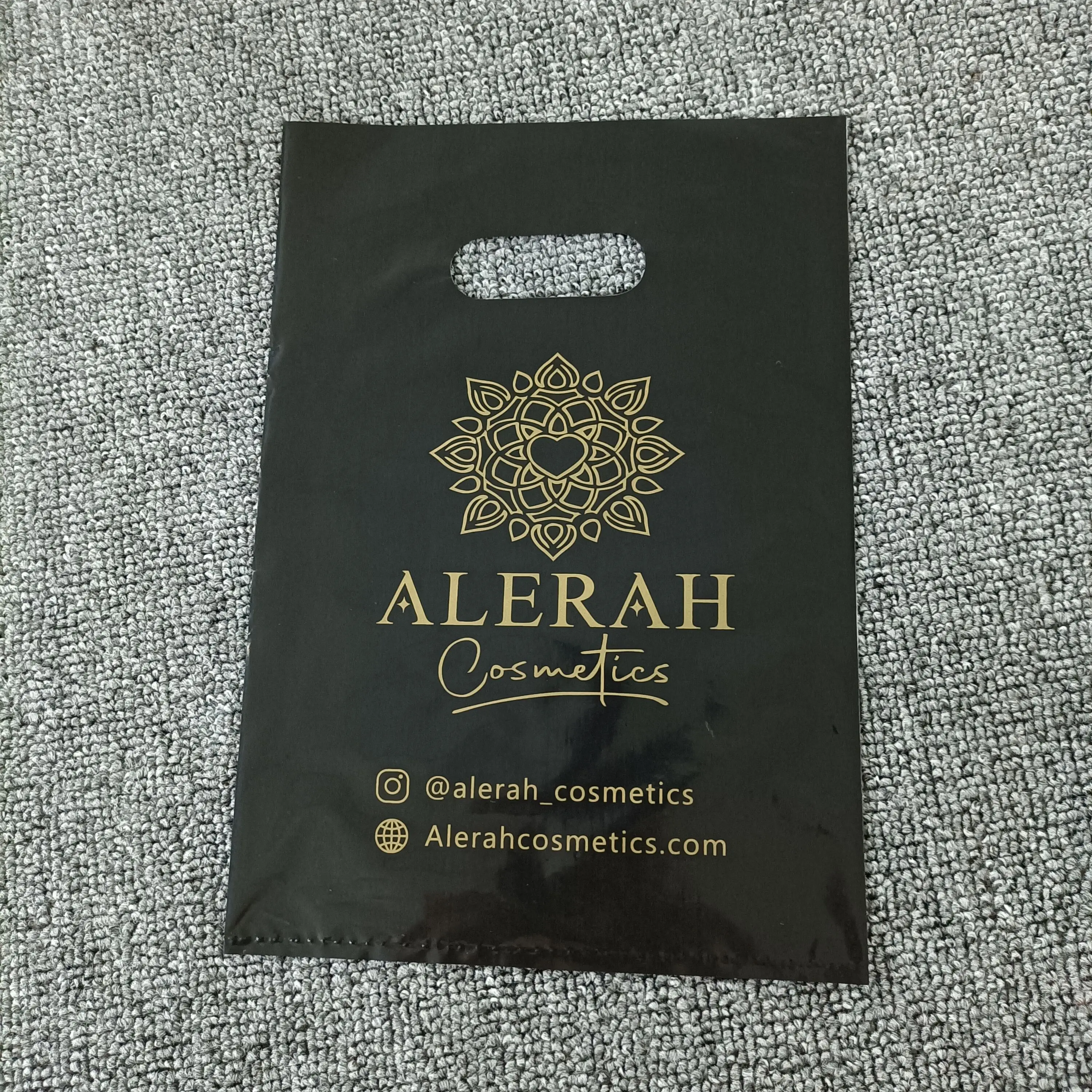 

plastic Colored Printed Logo Design die cut shopping bag for clothing/shoe packing