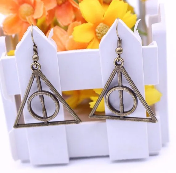 

Time Converter hollow alloy triangle ring earrings