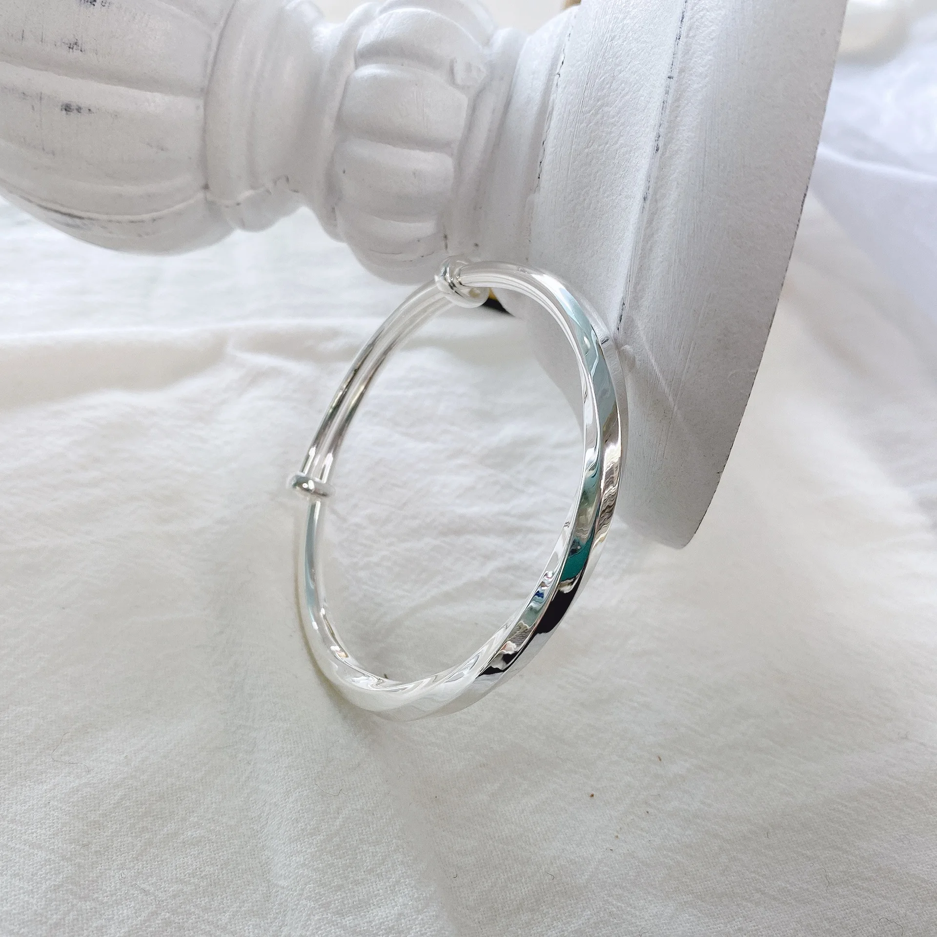 

Factory Supply Bellona OEM Armband silver simple charms zircon accessories adjustable bracelet, Picture show