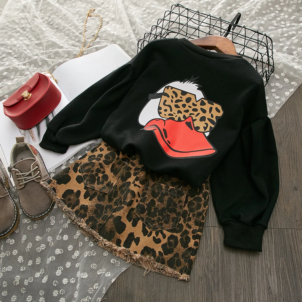 

Fashion design toddler girls clothes set girls boutique leopard print sweatshirt top + skirt clothing set, Picture