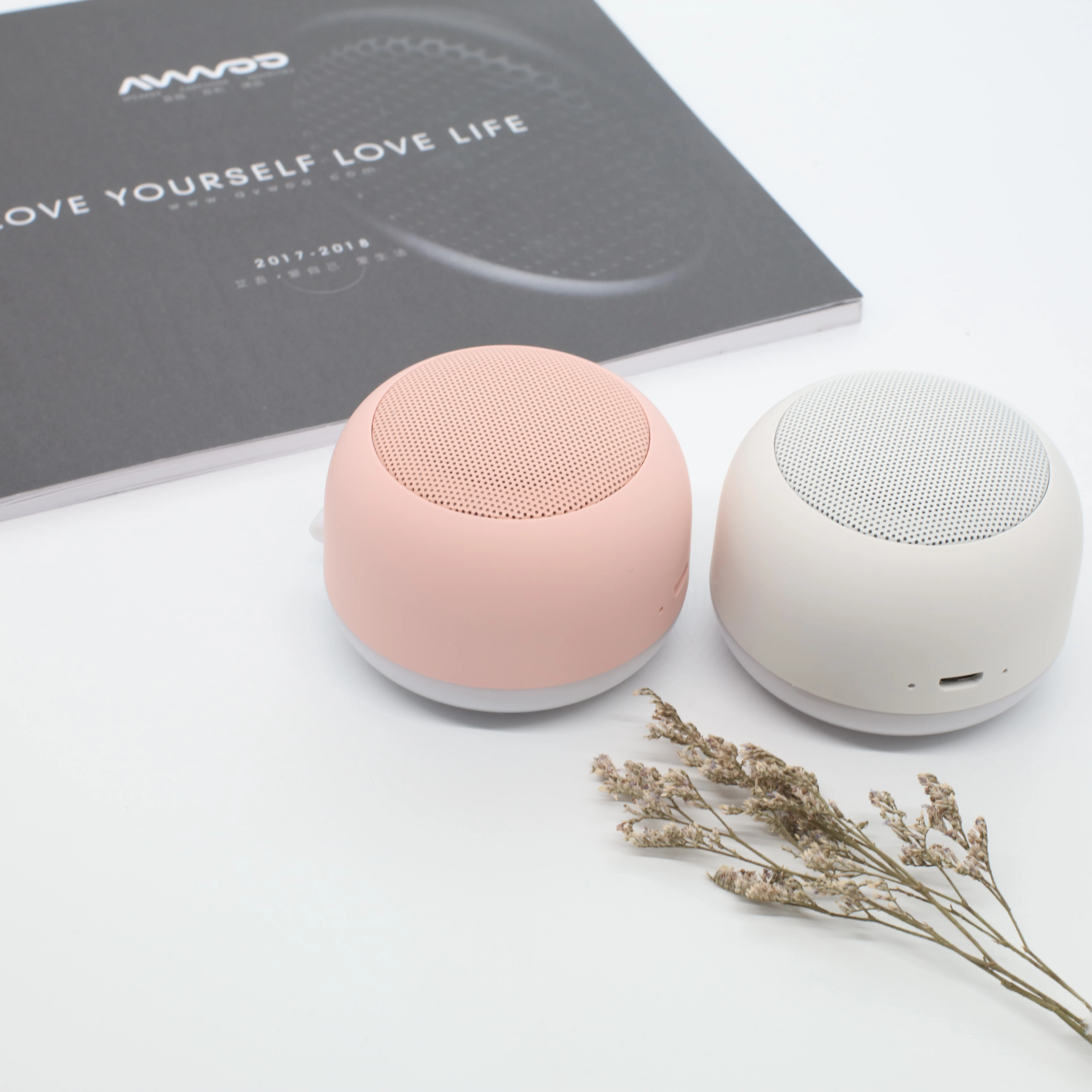 

wholesale wireless home portable Magnetic bluetooth mini TWS speaker with LED night light built-in microphone A3H, Black/white/pink