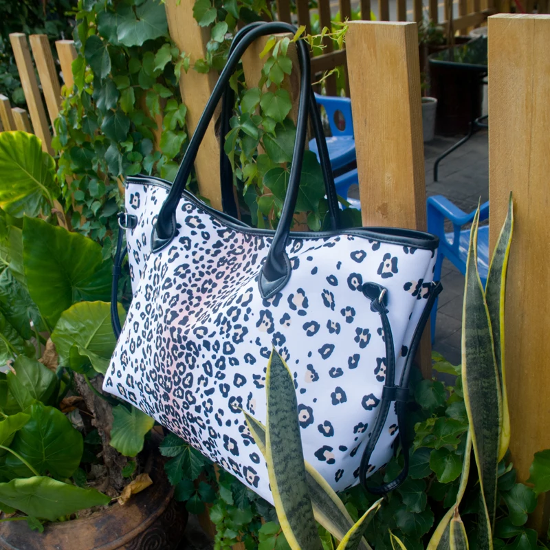 

Wholesale Cheetah White Black Leopard Tote Bag In Stock DOMIL 106874