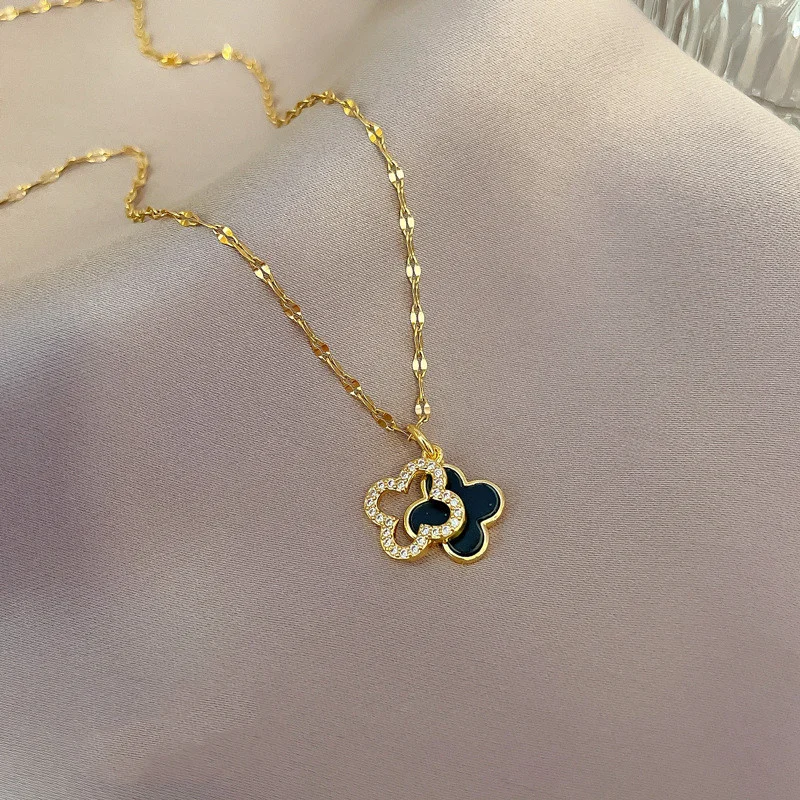 

The New Diamond Studded Four Leaf Clover Gold Necklace Feminine High Quality Double Sided Shell Stainless Steel Necklace, 18k gold