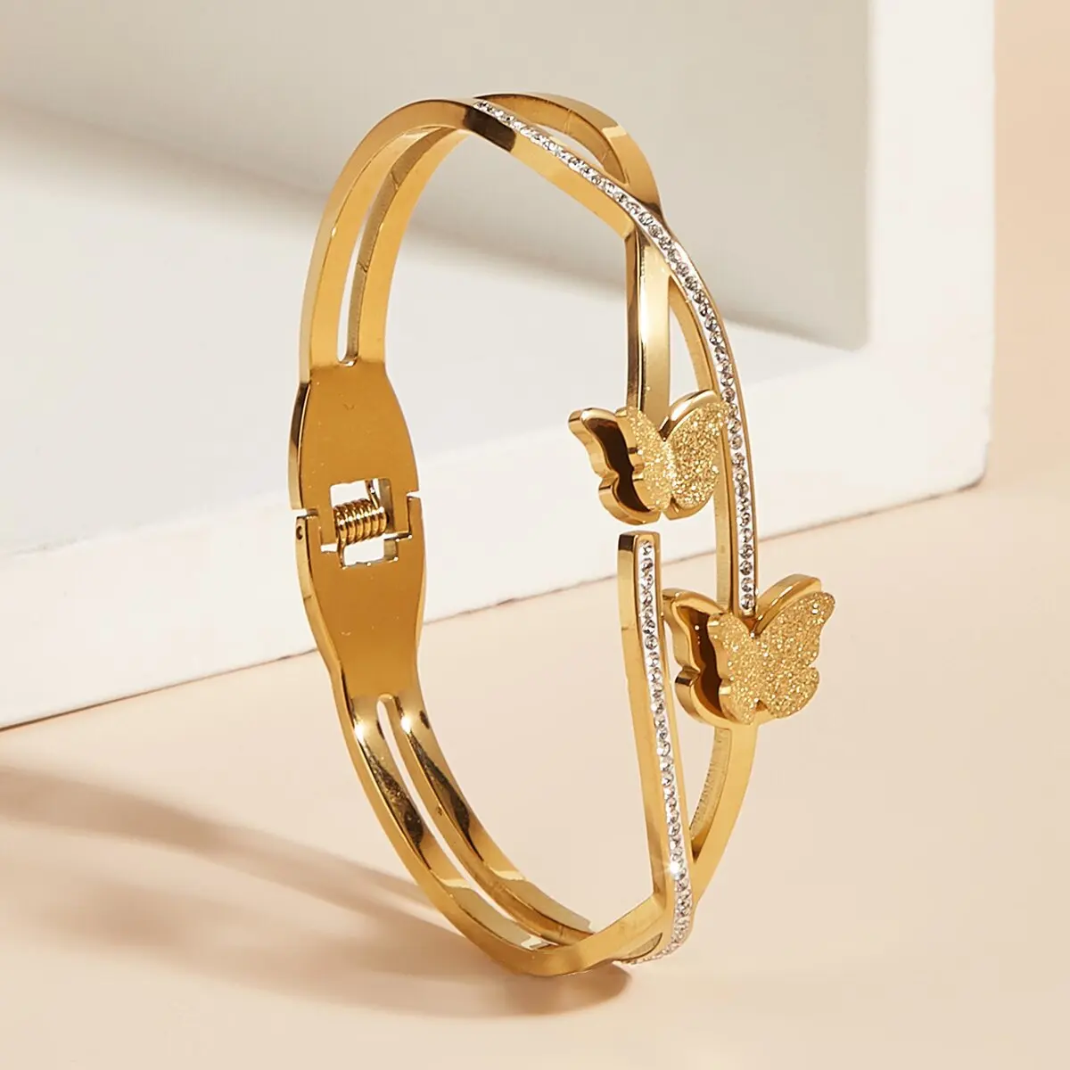 

Newest Tarnish Free Solid Gold Planted Inlaid Cubic Zircon Butterfly Bracelet No Fade Stainless Steel Silver Hollowed Out Bangle