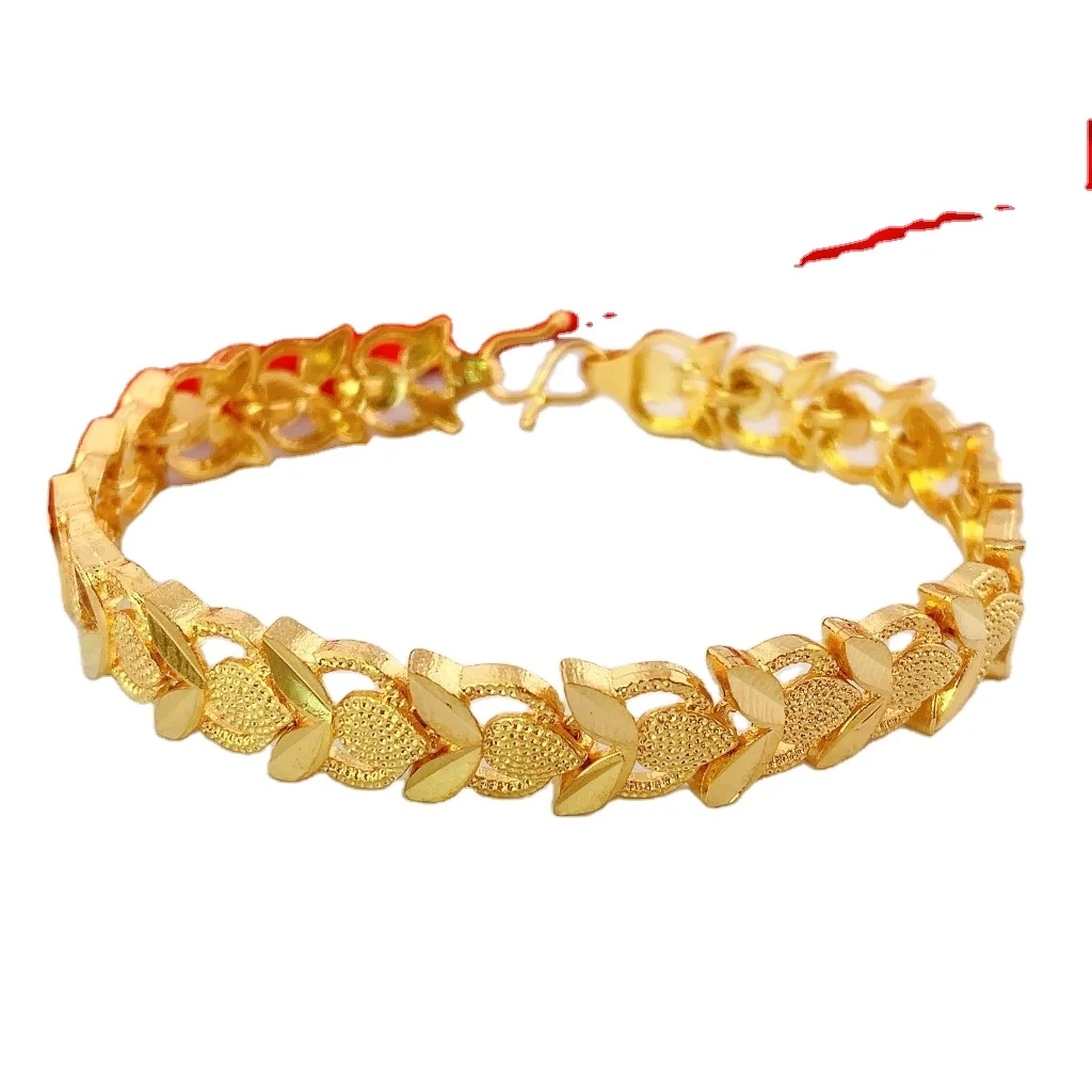 

Simple Gold Ladies Strawberry Bracelet Vietnam Sand Gold Rabbit Head Copper Gold Plated Jewelry Fashion