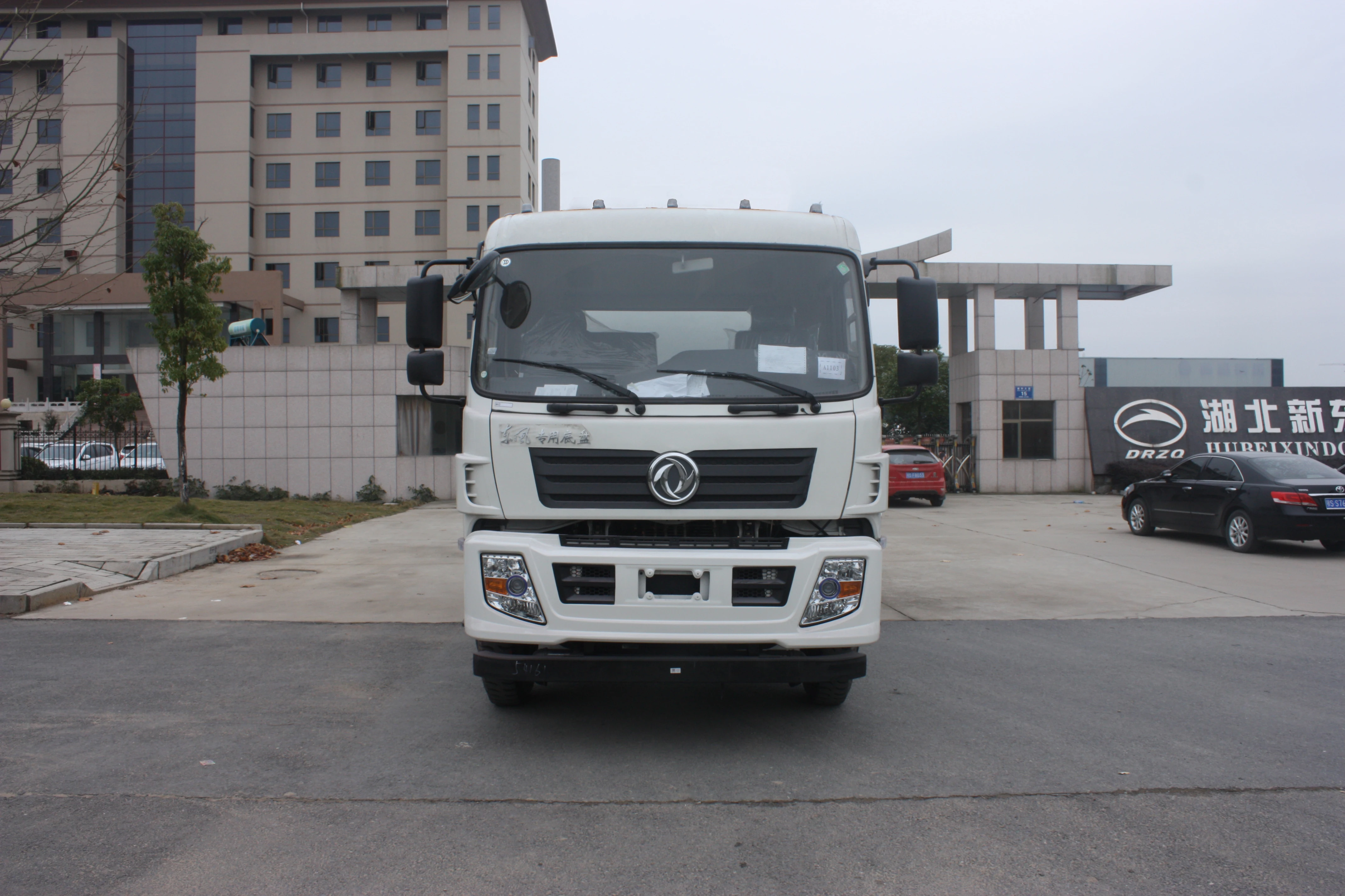
Dongfeng 4x2 Diesel Type 10000 Liters Stainless Steel Water Tank Truck 