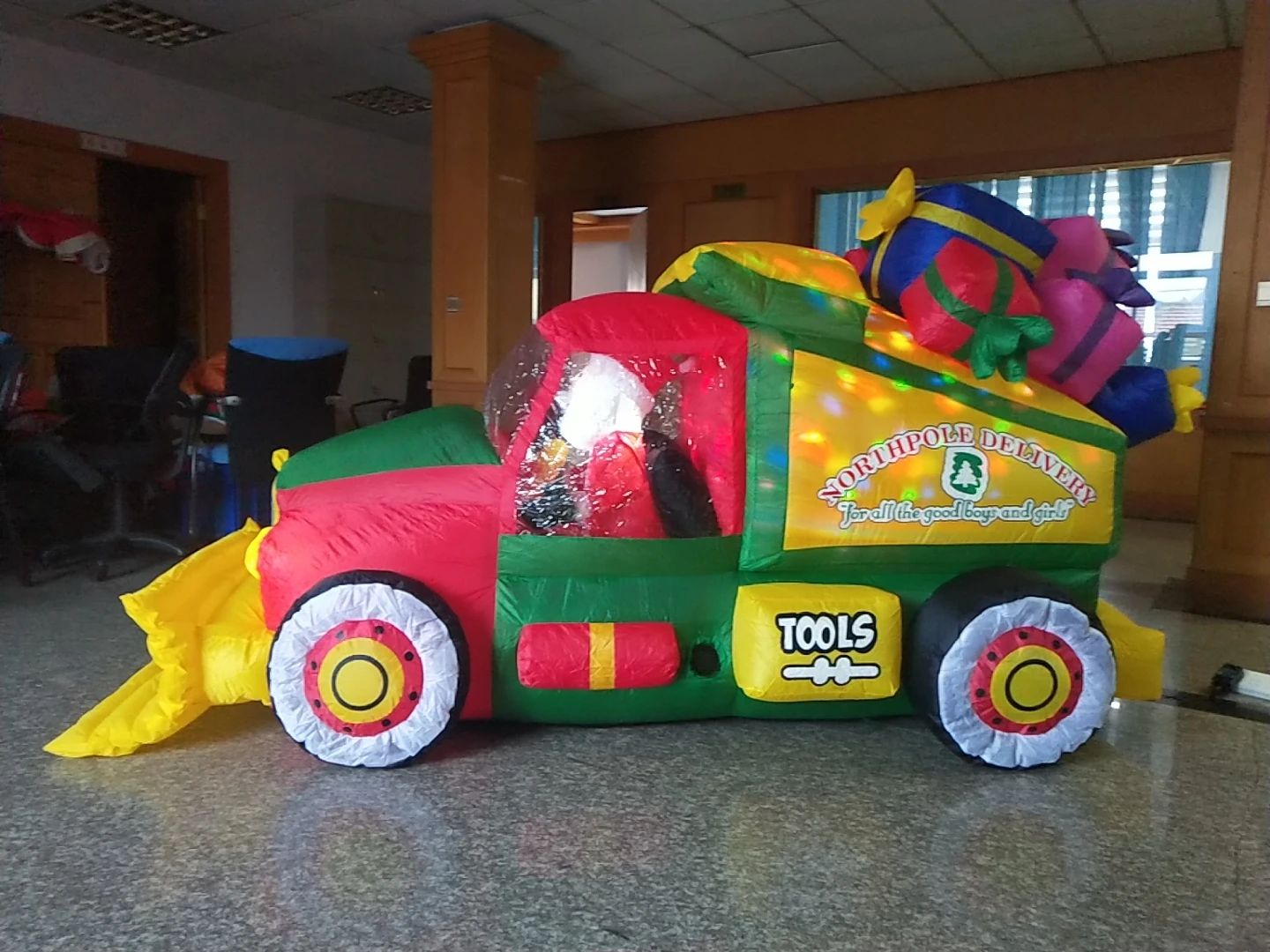 Hot Luxury Inflatable Santa Truck W/presents For Christmas Decoration