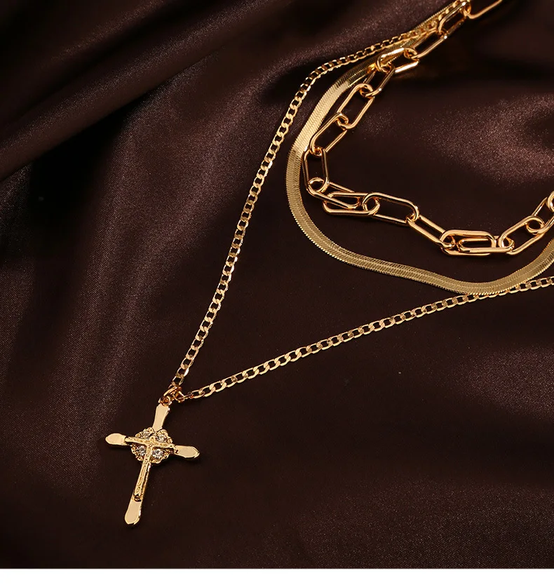 

Cheap Alloy Cross Pendant Necklace Ice Out Rhinestone Gold Tone Crucifix Charm Jewelry