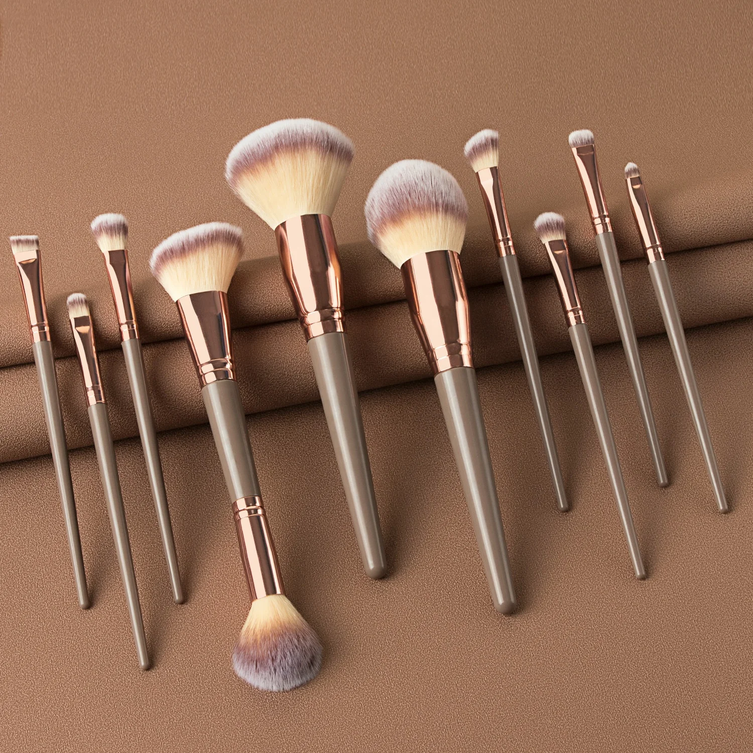 

10 Pieces High Quality Champagne Beauty Brush Eyeshadow Powder brush For Girls, Pics