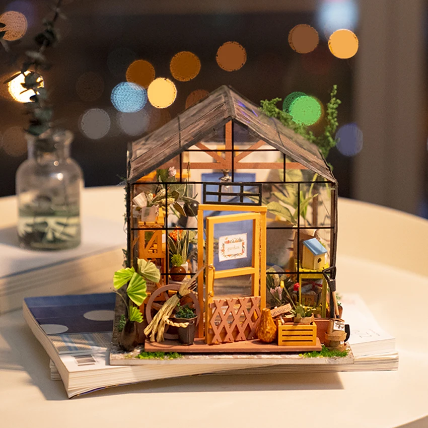 

Robotime Rolife US Warehouse 3D Diy Handmade Assembled Wooden Puzzle DG104 Kathy's Green House Miniature Doll House