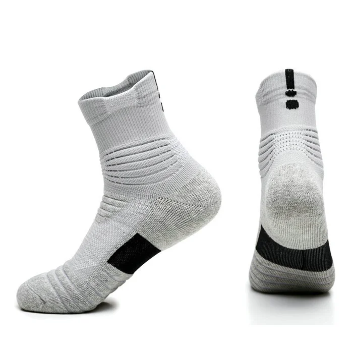 

2021 New Hot Sale White Black And Summer Spring Fashionable Sport socks Men Top Quality Custom Basketball SocksHot sa