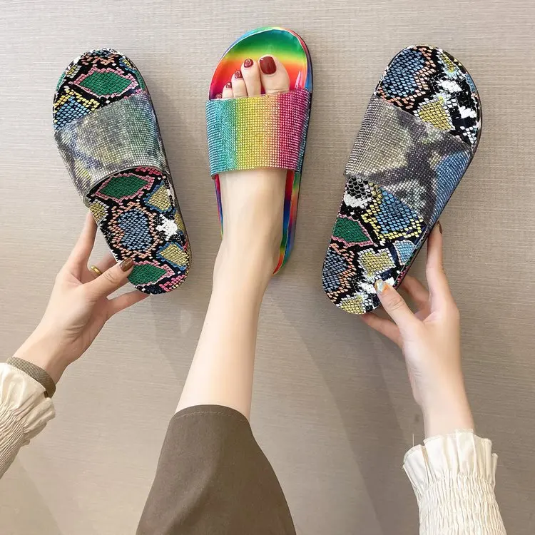 

RTS Famous Branded Women Slippers Fashion Printed Anti-slip Flat Sandals Women House Slippers, 3 colors
