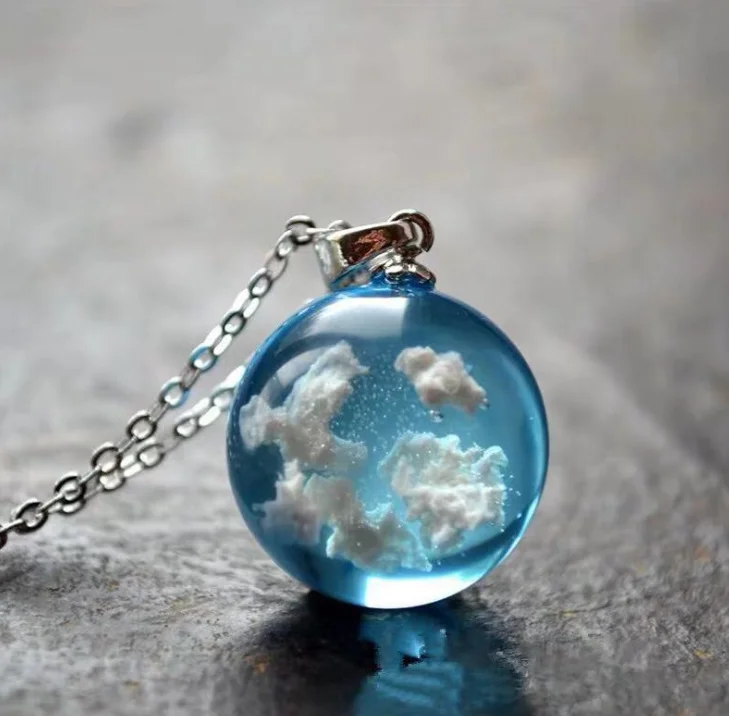 

Chic Transparent Resin Round Ball Moon Pendant Necklace Women Blue Sky White Cloud Chain Necklace Fashion Jewelry Gifts for Girl