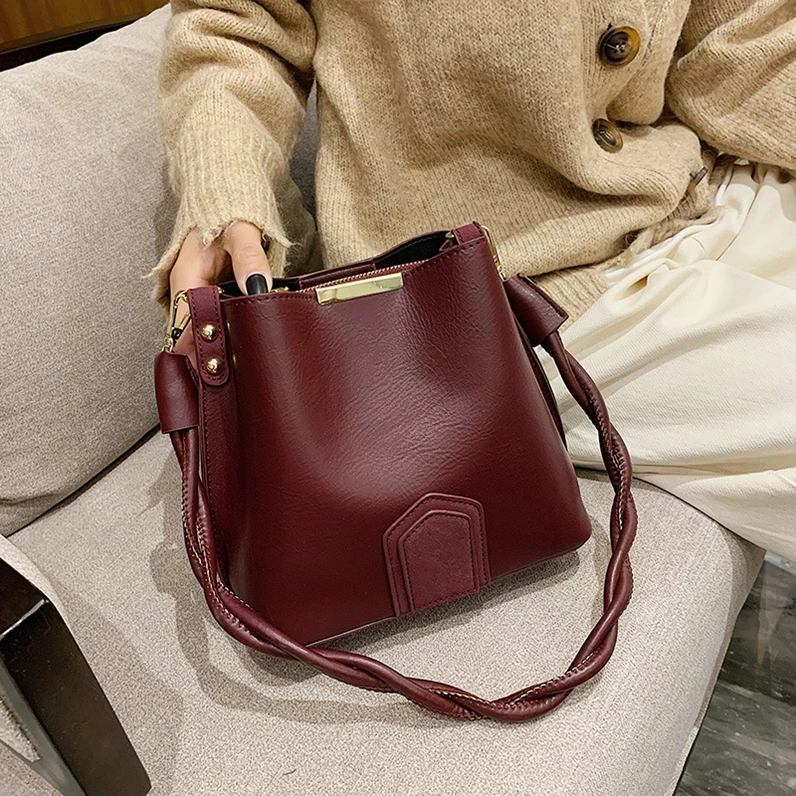 

XP1237 Commuter large capacity women's bag atmosphere wild single shoulder messenger bucket bag