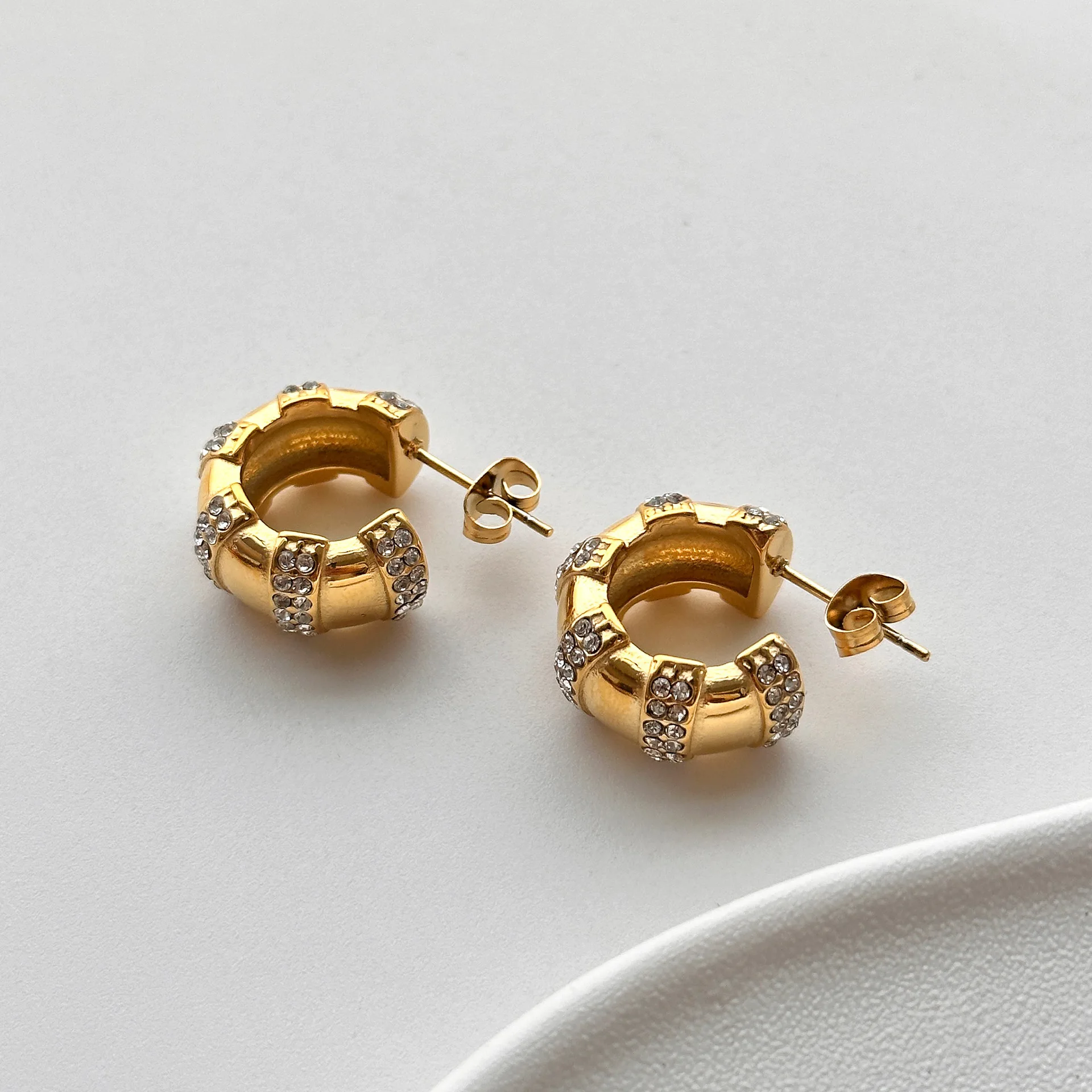 

Fashion Hypoallergenic 18K Gold Plated Chunky C Shape Shiny zircon Hoop Earrings Stainless Steel Iced Out Zircon Earrings YF3505