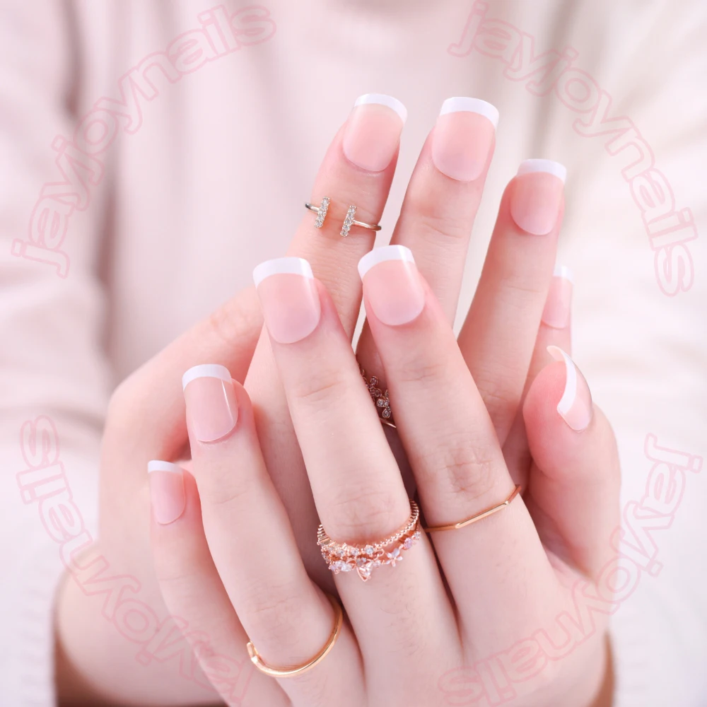 24 计数米色人造指甲经典杏仁形状法国指甲甜美的微笑线与胶粘剂贴纸