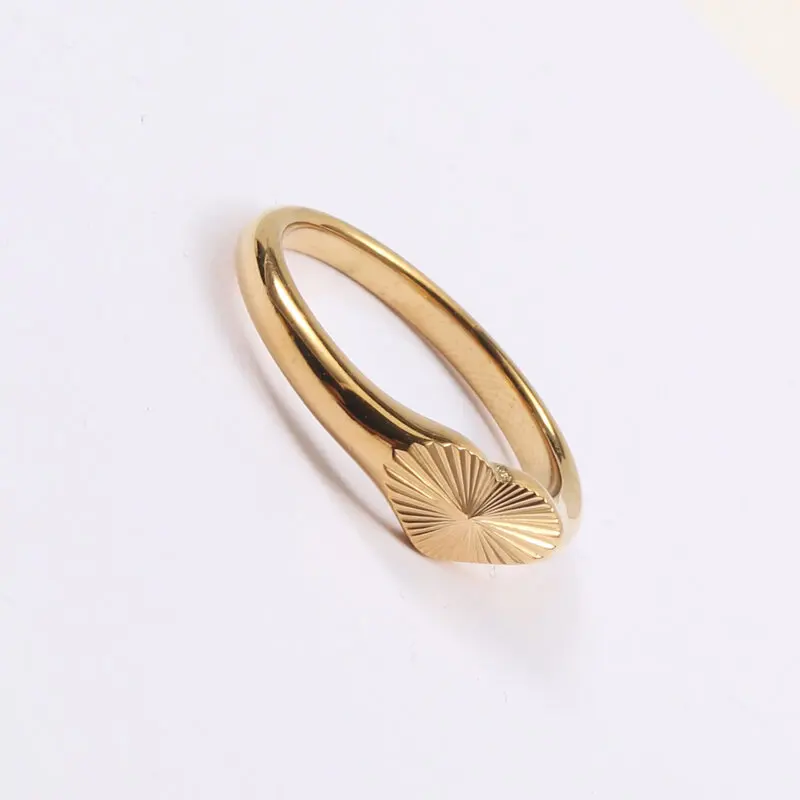 

High Quality 18K Gold Plated Sunburst Heart Shape Stainless Steel Finger Rings Stainless Steel Jewelry Women Girls Gift