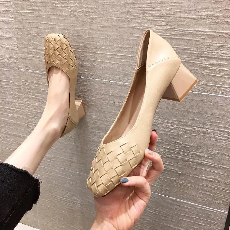

2020 Autumn Wholesale Style Shoes Women Heel Ladies Casual Retro Commuter Thick Heel Leather Shoes, Different colors and support to customized