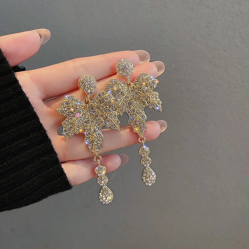 

Korea Fashion S925 Post Shining Crystal Maple leaf Tassel Earrings Personalize Statement Earrings for Women Gold Plated Jewelry