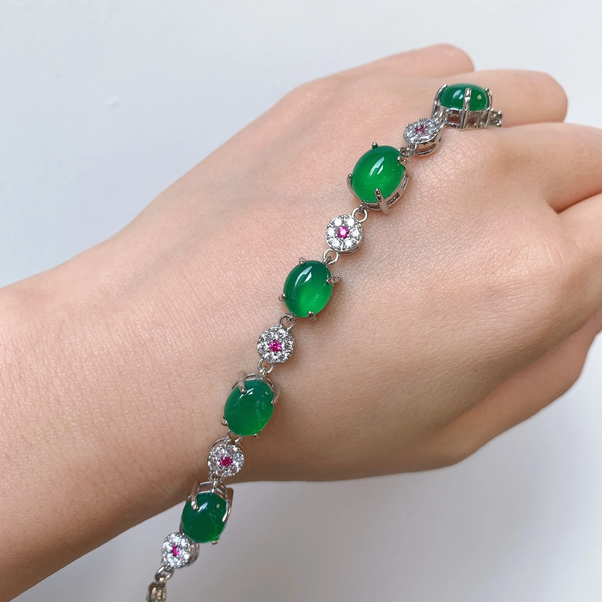 

Elegant Simulation Emerald Stone Bracelet Wedding Party Fine Jewelry Anniversary Gift Wholesale, Customized color