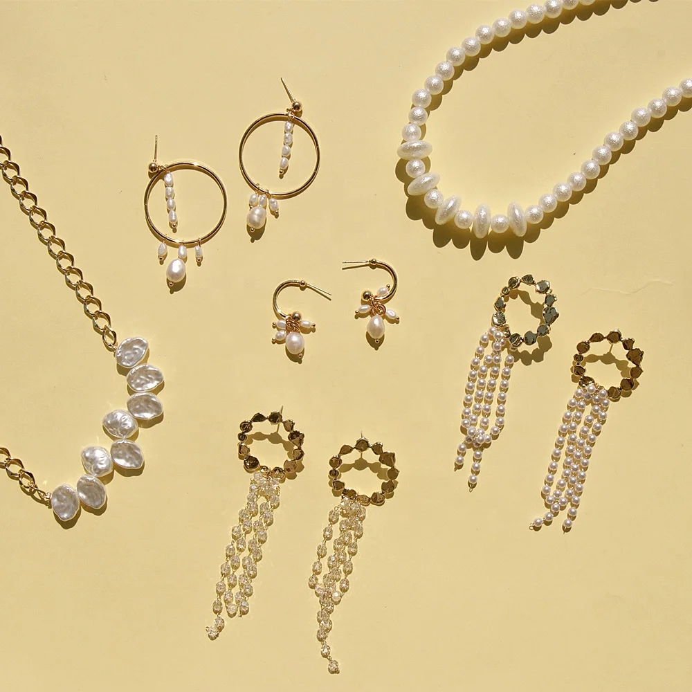 

JUHU Korea Metal Gold Geometric Irregular Hollow Circle Natural Freshwater Pearl Stud Earrings for Women Girl Necklace Gift, Colorful