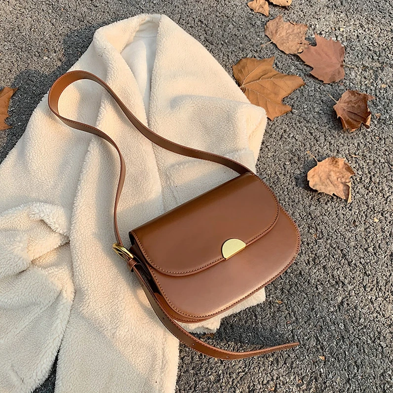 

XP1152 Wholesale 2020 new trendy casual simple retro lock saddle hand bags shoulder messenger semicircle bag