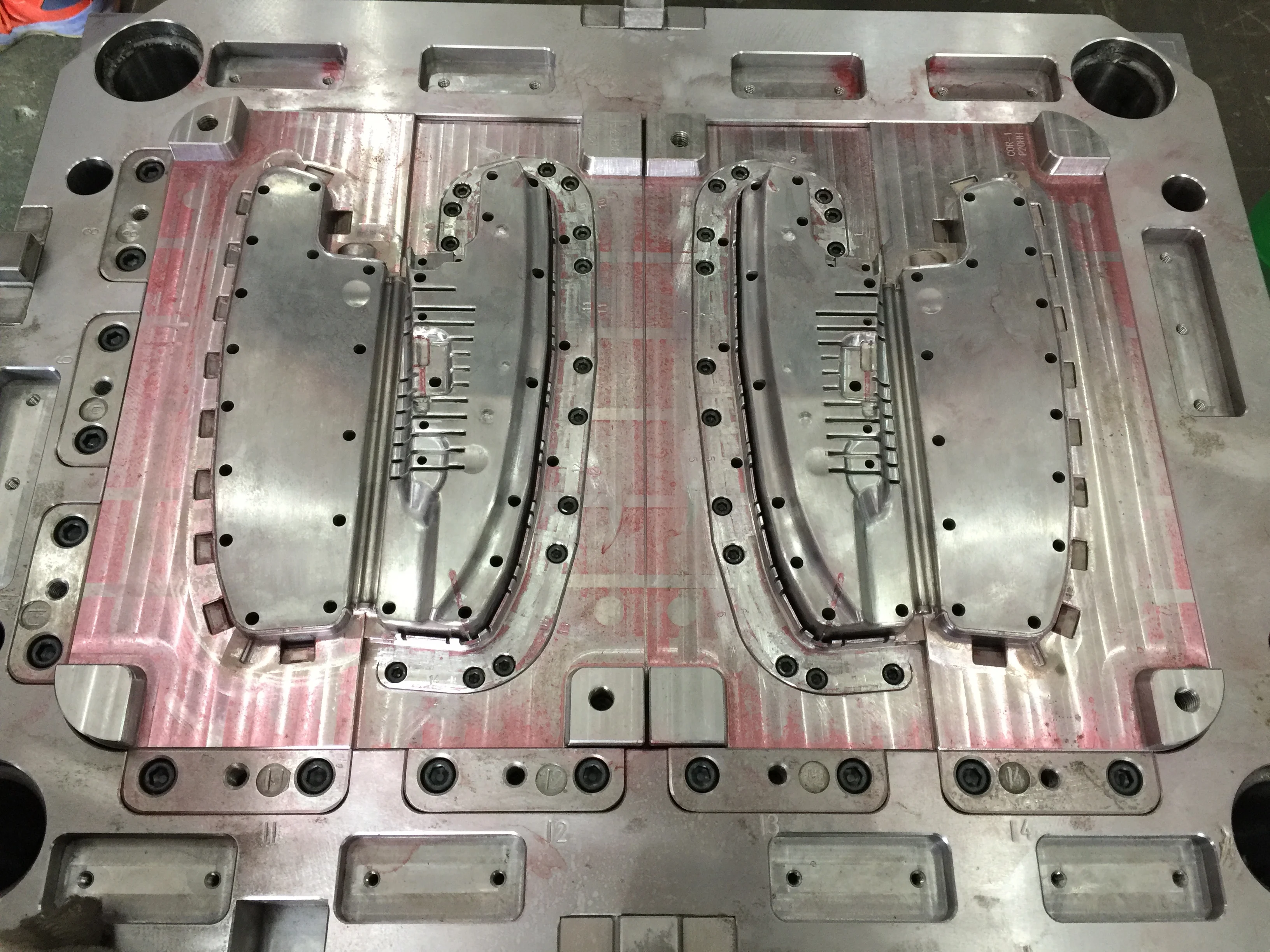 定制其他汽车发动机零件成型模具零件 tpe pp pom pa % gf 模塑制造商